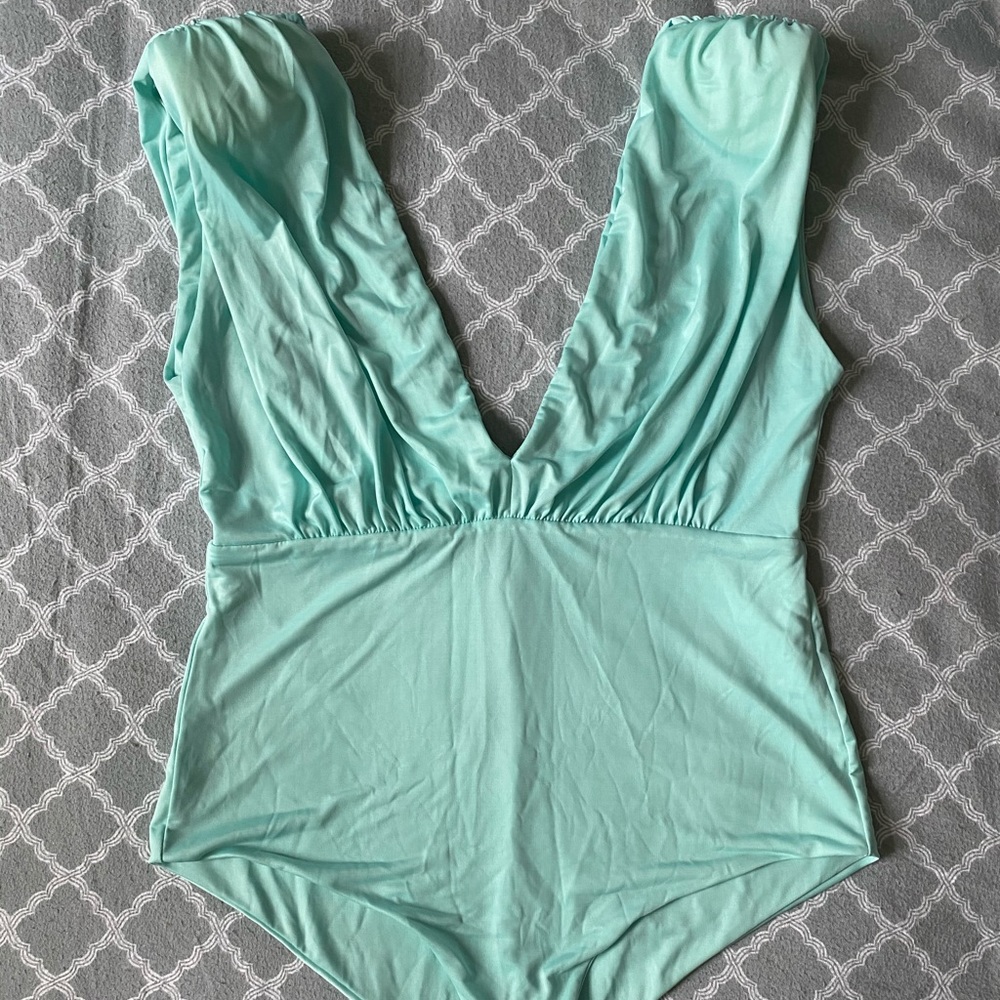 🌿 Aqua Plunging One Piece